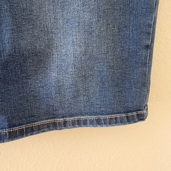 Chicos Bermuda Jean Shorts Womans Size M 1.5 Blue Medium Wash - Picture 5 of 11